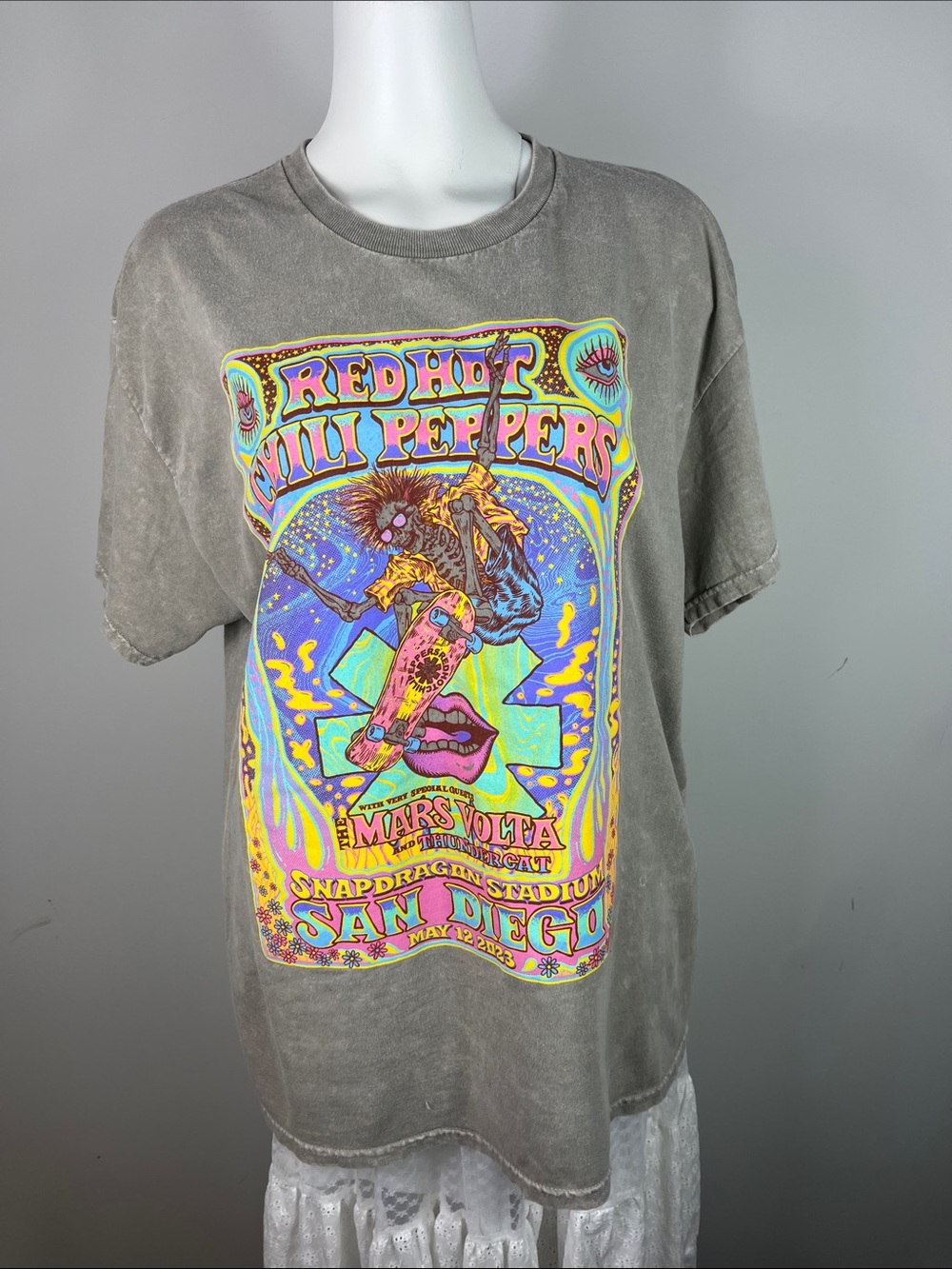 Hot Topic Red Hot Chili Peppers Gray Graphic Tee with Neon Multi-Color Print